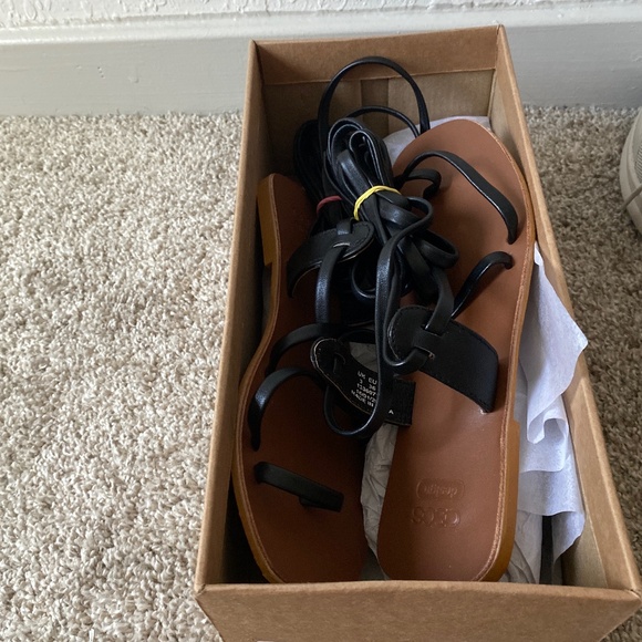 NWT leather strappy toe wrap around gladiator sandals - Picture 7 of 7